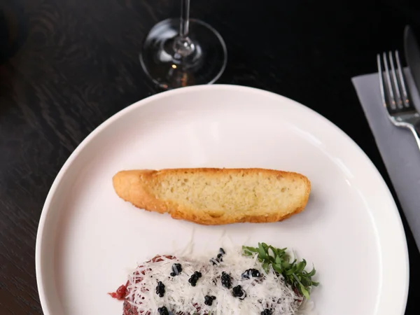 Crostini met zwarte truffel