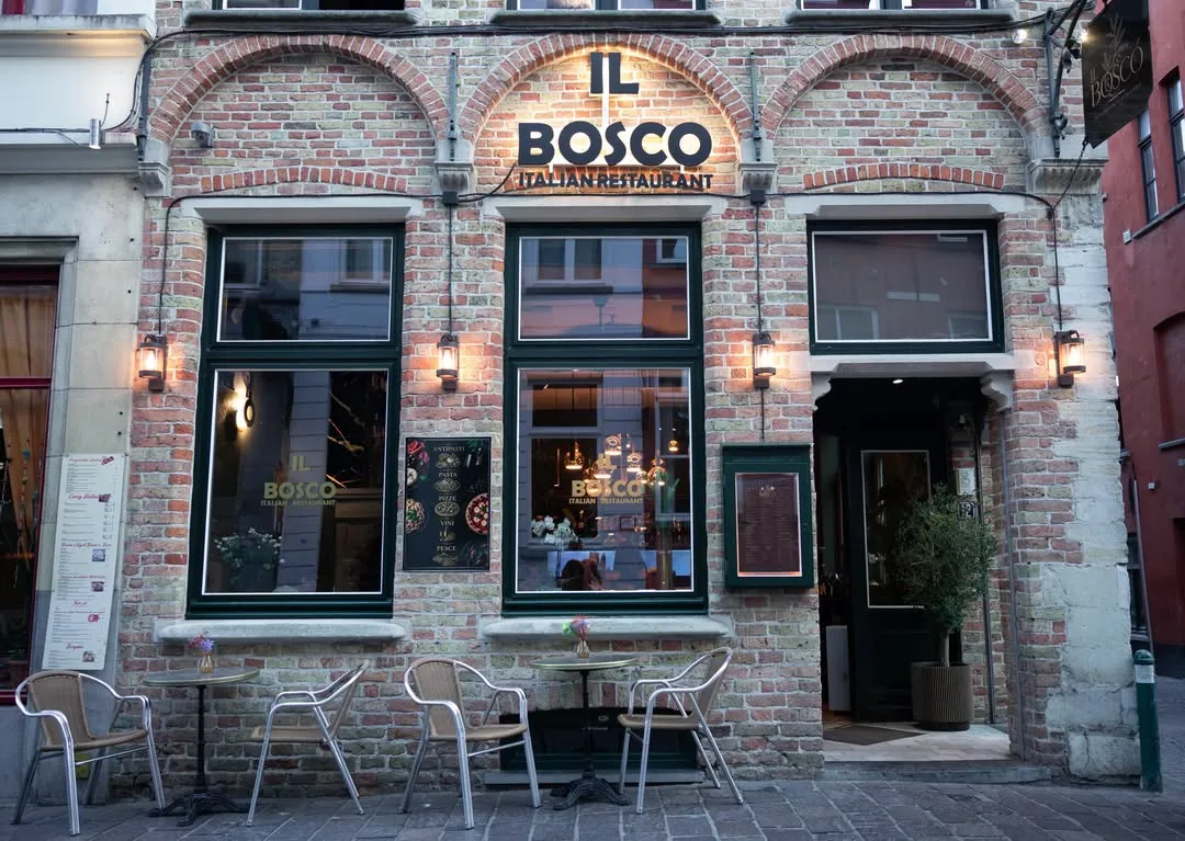 Gevel van Il Bosco overdag
